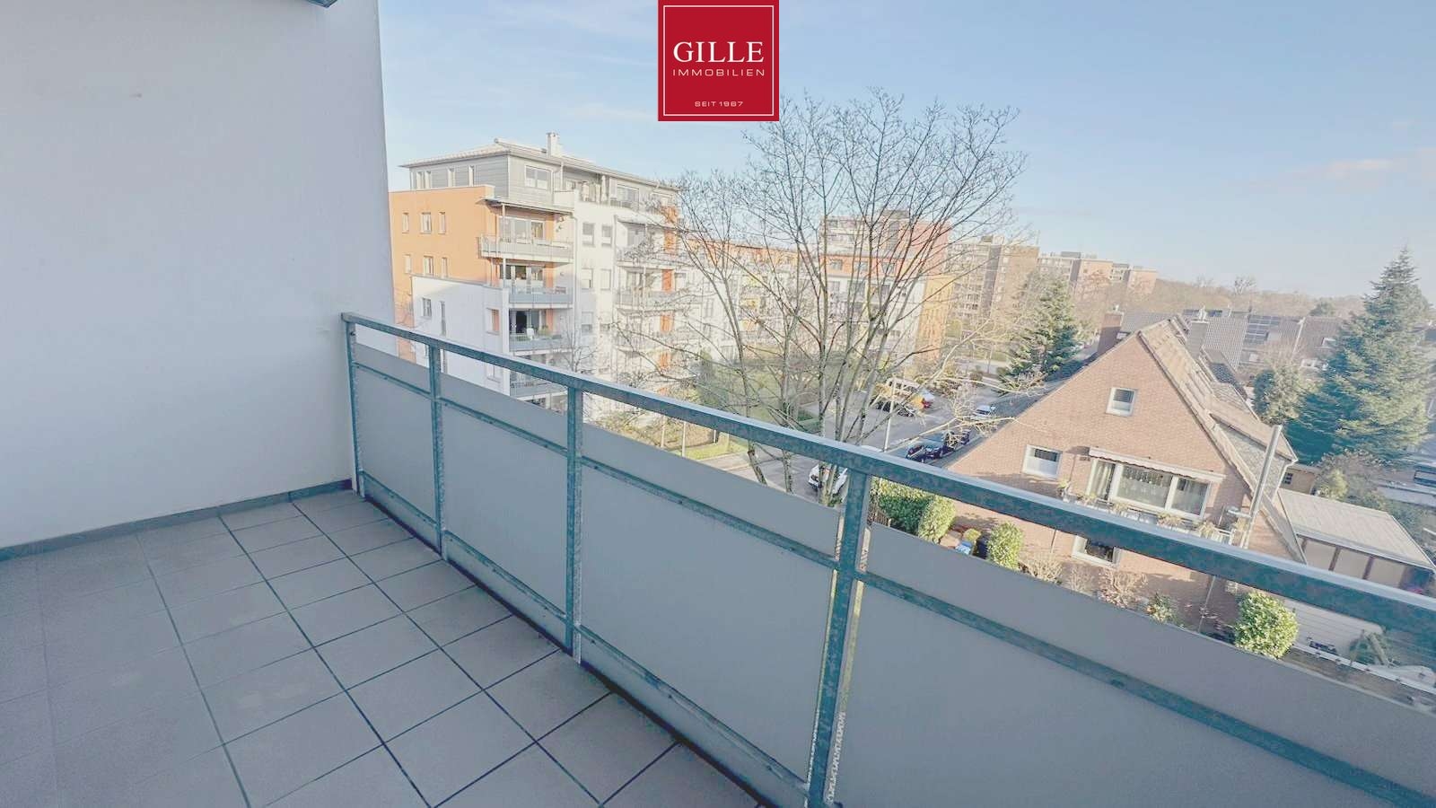 Neuss-Reuschenberg: Helle u. gepflegte 2-Zimmerwhg. mit Balkon, Wannenbad & Aufzug